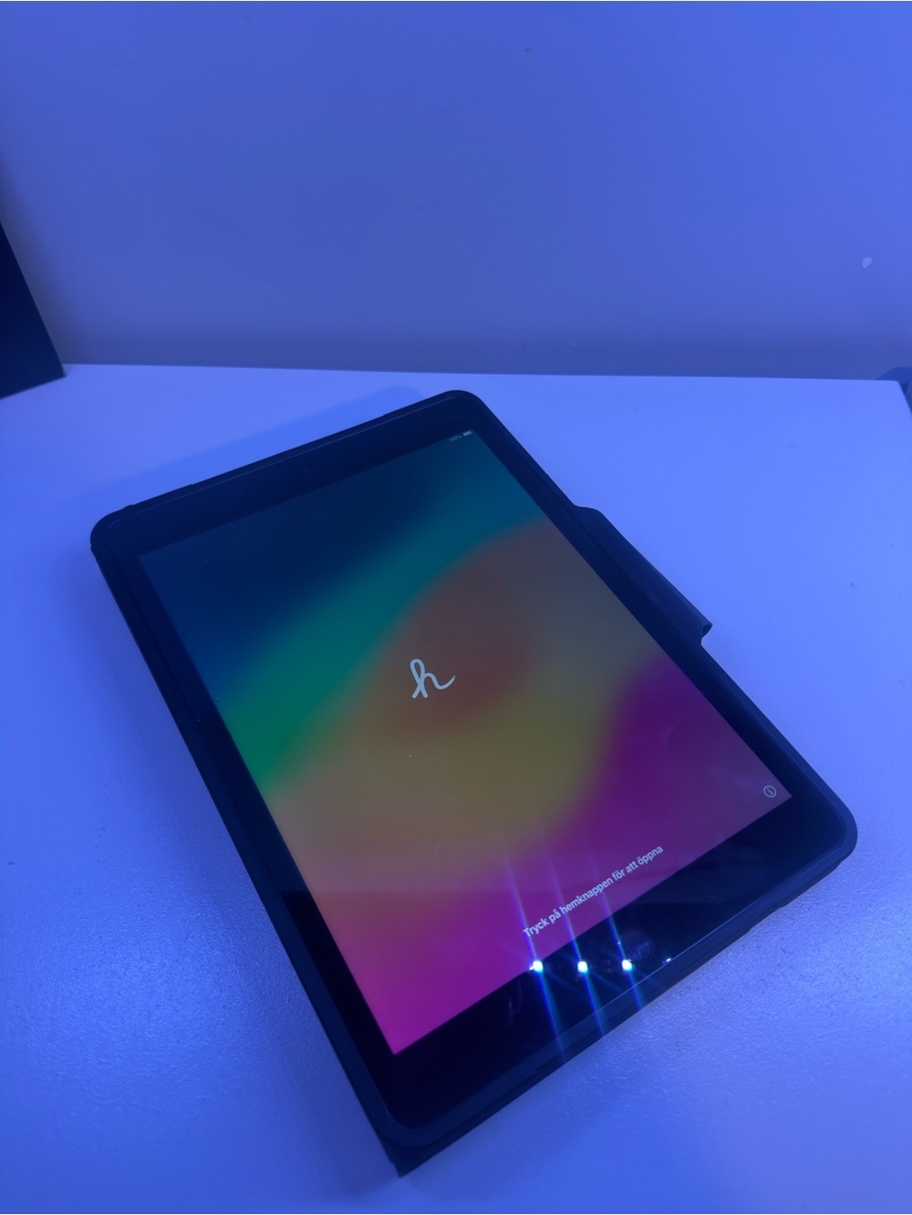 9th Generation IPad + Magnetic Keyboard Case
